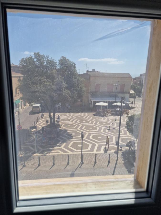 Appartamento Nella Piazza Centrale, Con Terrazza SantʼAntìoco Екстериор снимка